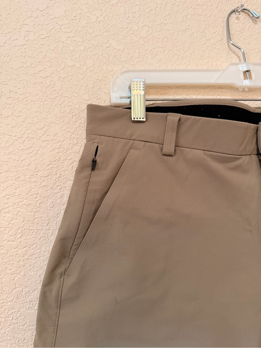 NOBULL Men's Tan Flat-Front Performance Golf Shorts 7in inseam - Picture 3 of 8